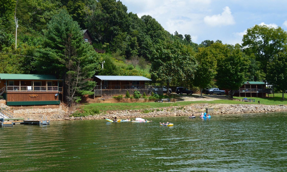 Butler House | Relax, Unwind & DOCK Your Boat, Lakefront Bungalow - HOT TUB, FIRE PIT