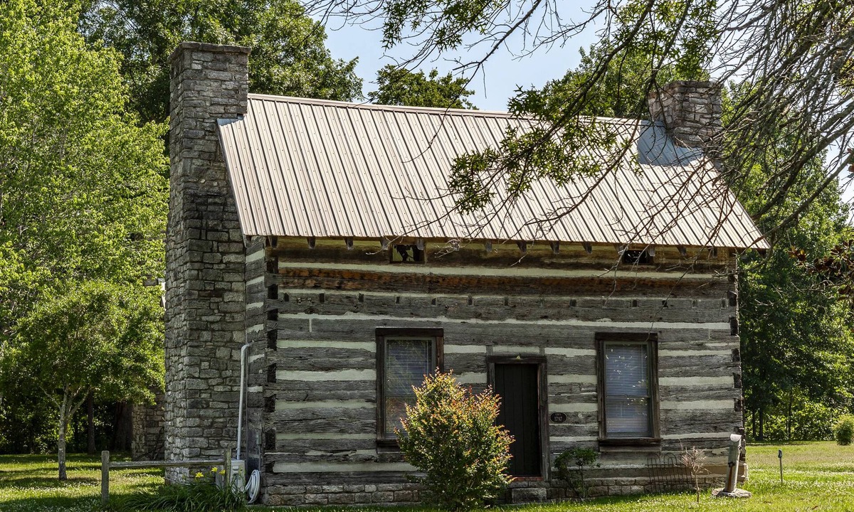 Hendersonville Cabin | Remodeled Cabin, with creek, close to Nashville