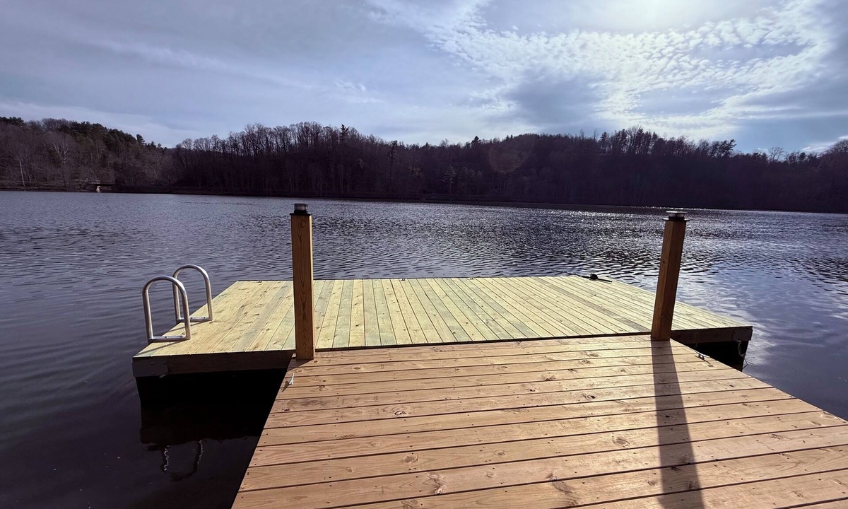 Hiwassee House | Renovated 1900s Farmhouse on The New River!