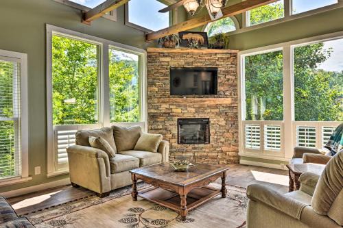 Butler House | Renovated Home w/Private Dock on Watauga Lake