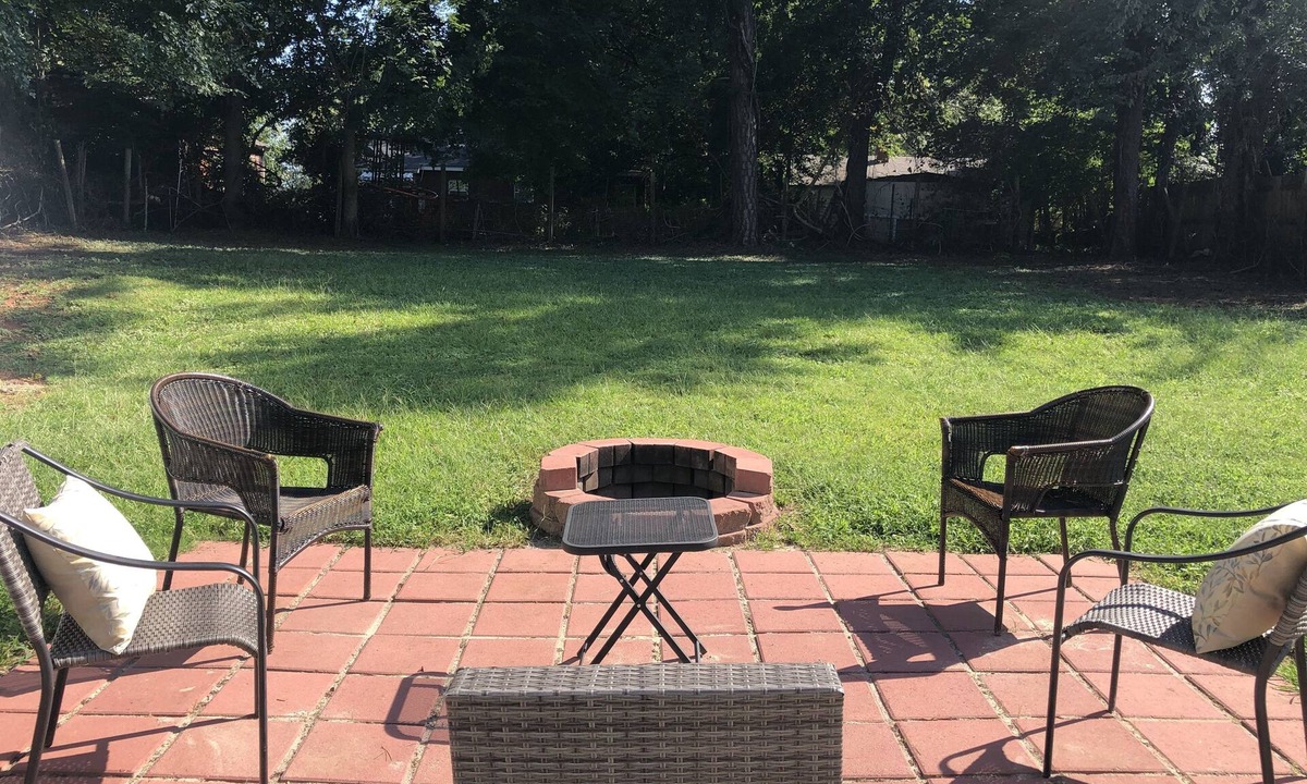 North Charlotte House | Renovated Oasis: Pet-Friendly Yard, Near NoDa & Plaza Midwood, Tesla Charging