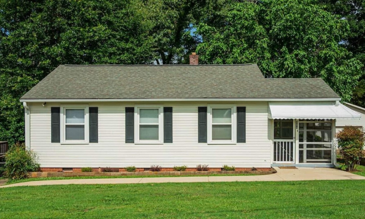 Sans Souci House | Respite Inn- Monthly Rental 3 Miles to DT GVL