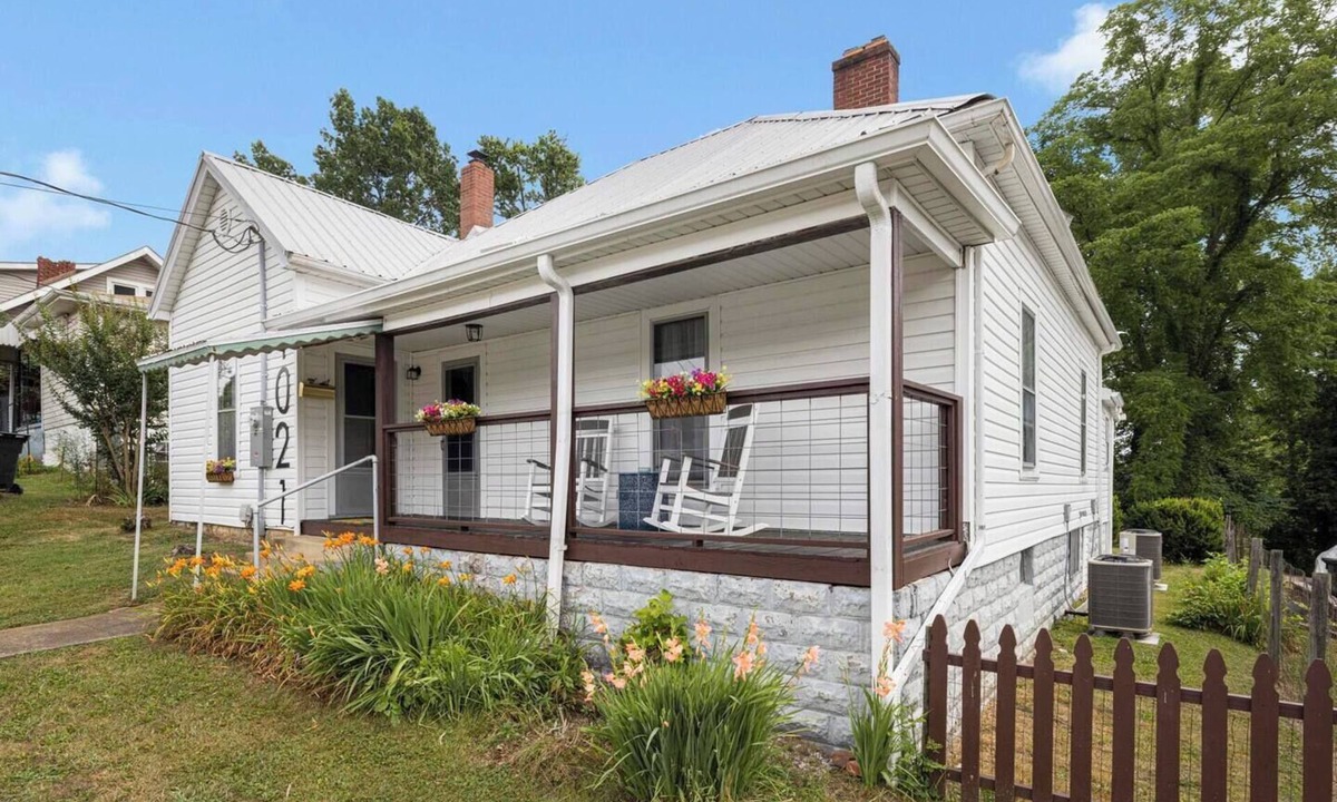 Bristol House | Restored Family Homestead, A Cozy Bristol Retreat