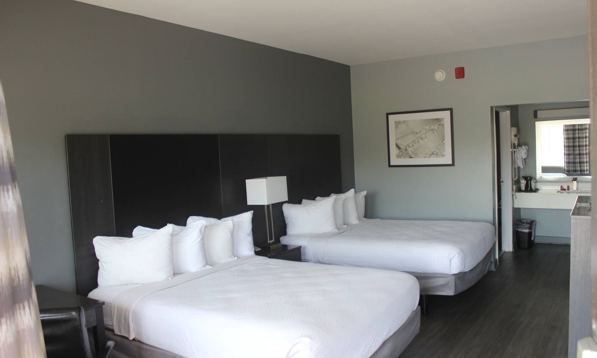 Conway Hotel | Riverfront Inn