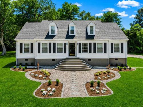 Rocky Mount House | Rocky Mount Retreat Hot Tub Firepit Gameroom