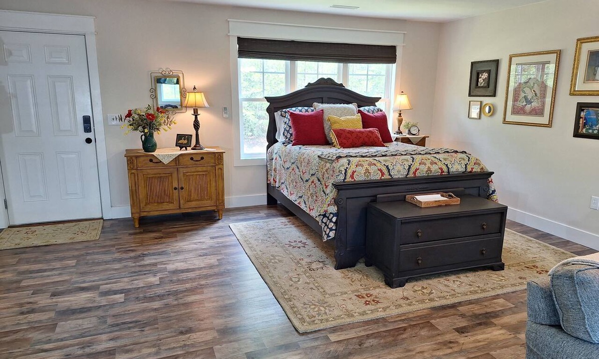 Tigerville Apartment | Romantic Blue Ridge Mountain Studio Apt. Escape Near Landrum, Greer, Asheville