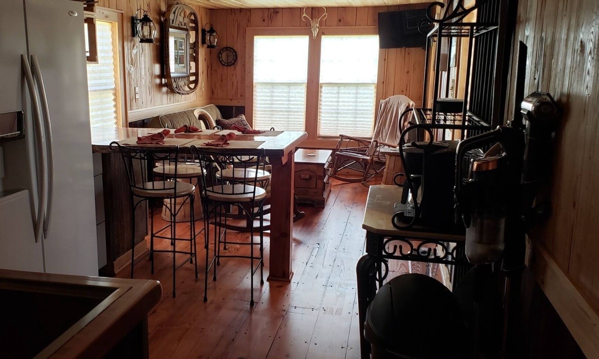 Jefferson Cabin | Romantic Cabin with gorgeous views 5 minutes away from downtown West Jefferson.