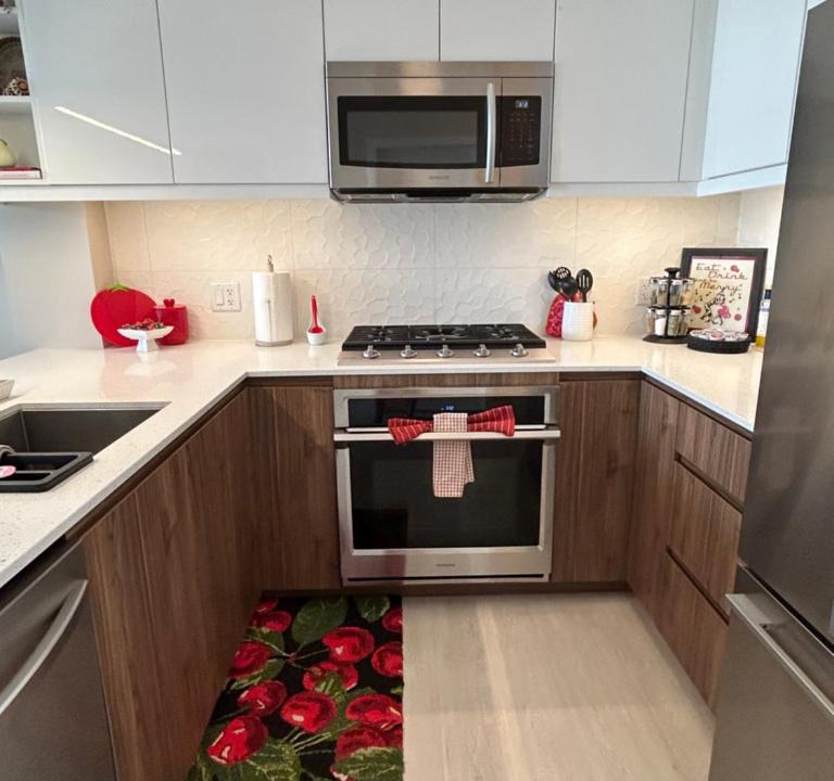 Kensington Apartment | Rooftop Terrace, Air Conditioning, Sunnyside King Bed, Parking, Kensington C-Train, Top Property