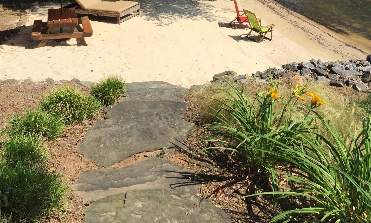 Mayhew Apartment | Sandy Beach Retreat on Popular Lake Norman Cove!!