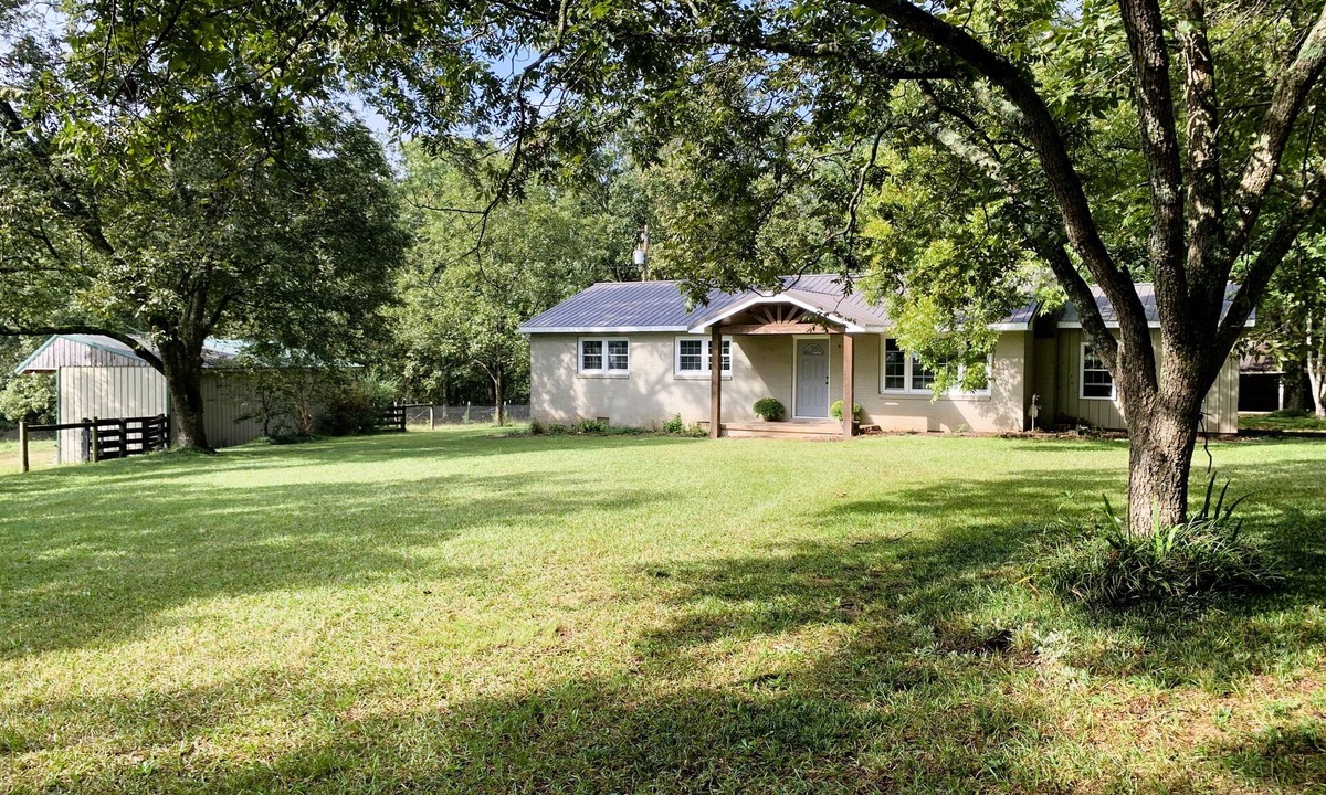 Belton House | SC Farmstead Cottage with modern amenities, farm views, and equine visitors