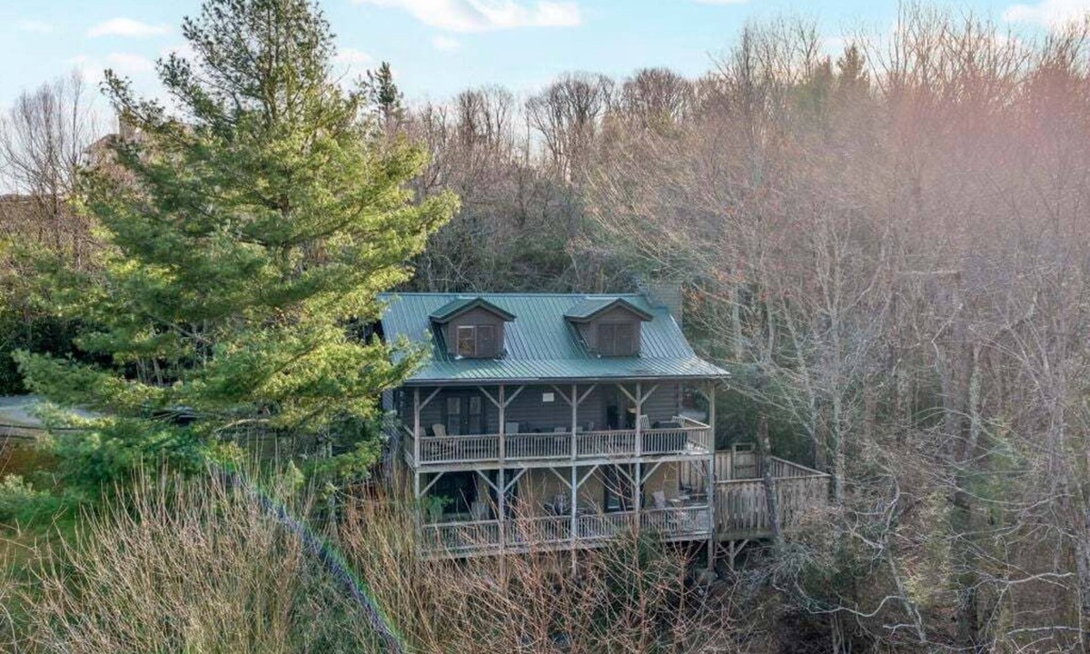 Blowing Rock Cabin | Scooby Shack - 10 mins to Main St Blowing Rock, hot tub, pool table