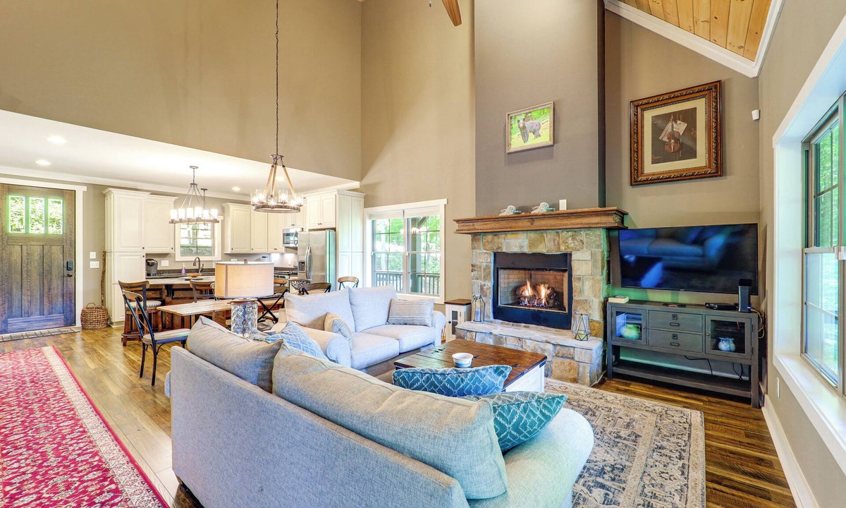 Frank House | Screened Porch! Wooded Getaway in North Cove