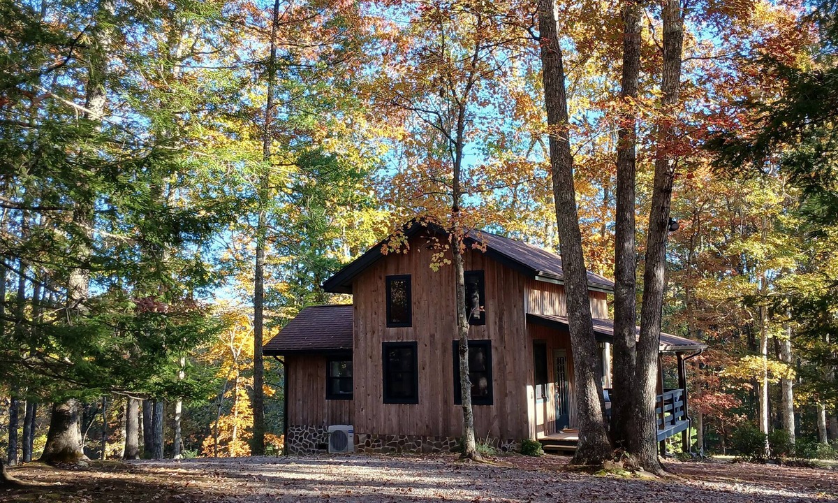 Wytheville Cottage | Secluded ridge top wilderness retreat with fast wifi and all the comforts