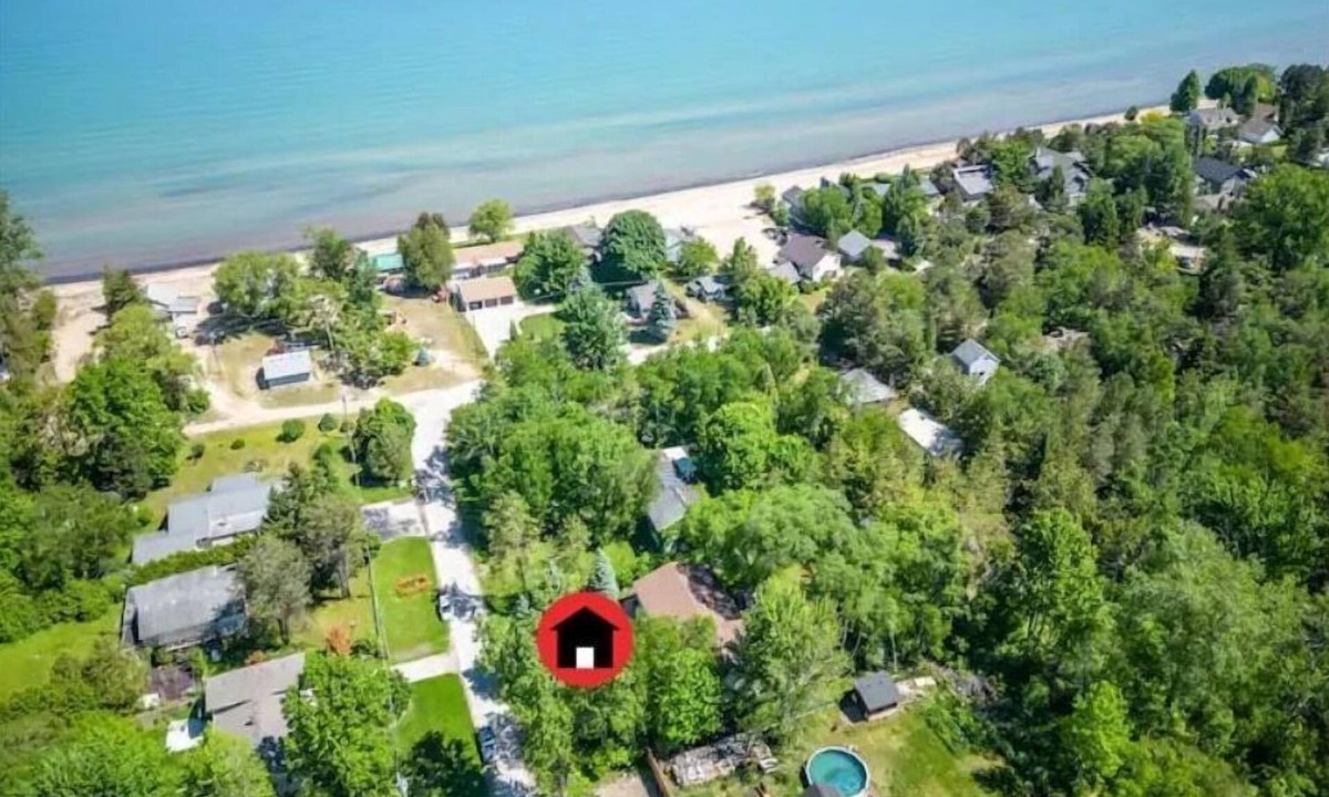 Kettle Point 44 Cottage | * See the Beach from the Porch Walk to Shore!