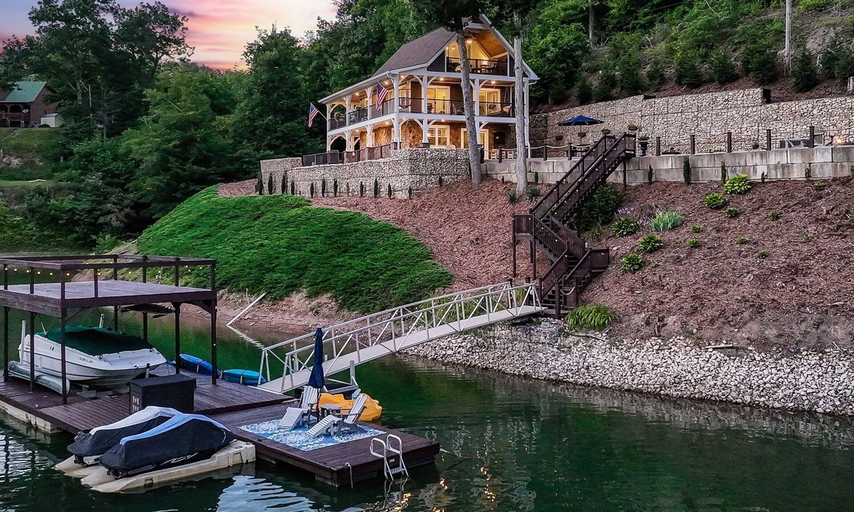 Butler House | Skipping Stones Getaway - Watauga Lake Dock & Hot Tub, Summer Fun Awaits