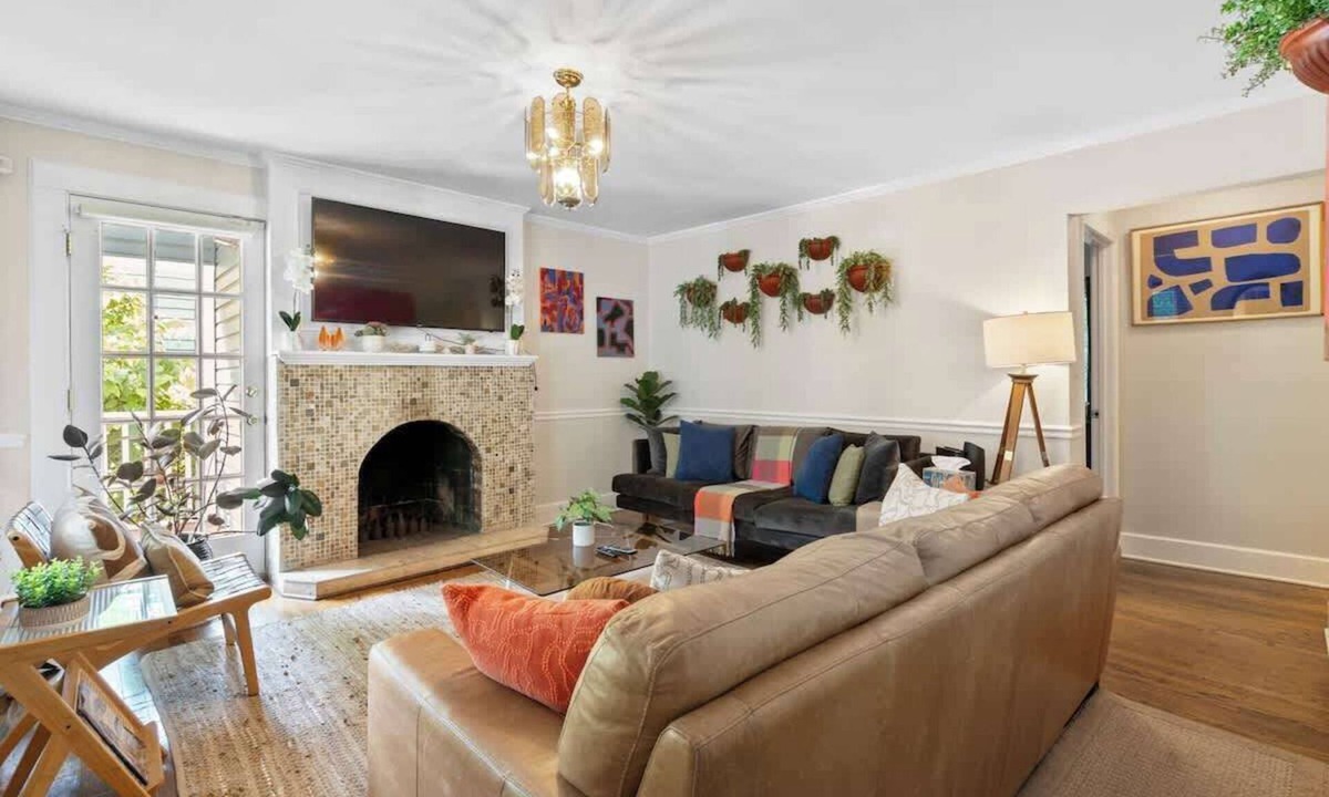 Commonwealth Park House | Sleeps 10 - Plaza Midwood - Walk to Restaurants