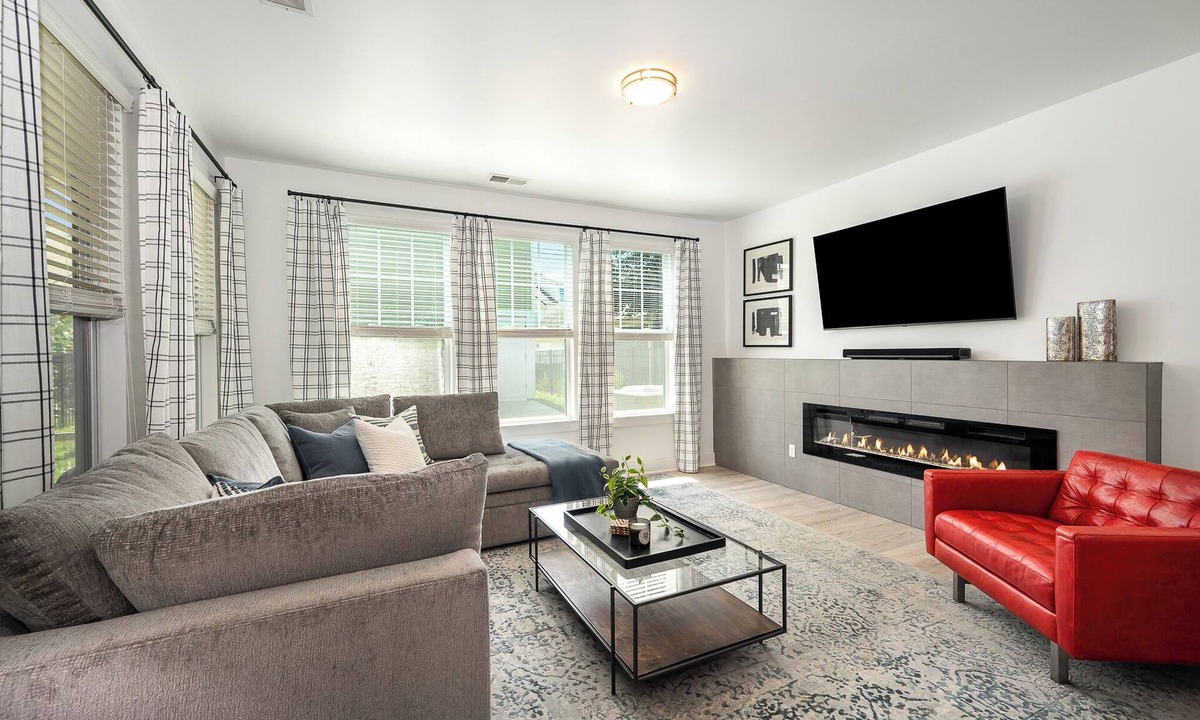 Charlotte House | Sleeps 12 5BR Home + Guest Suite Near Uptown