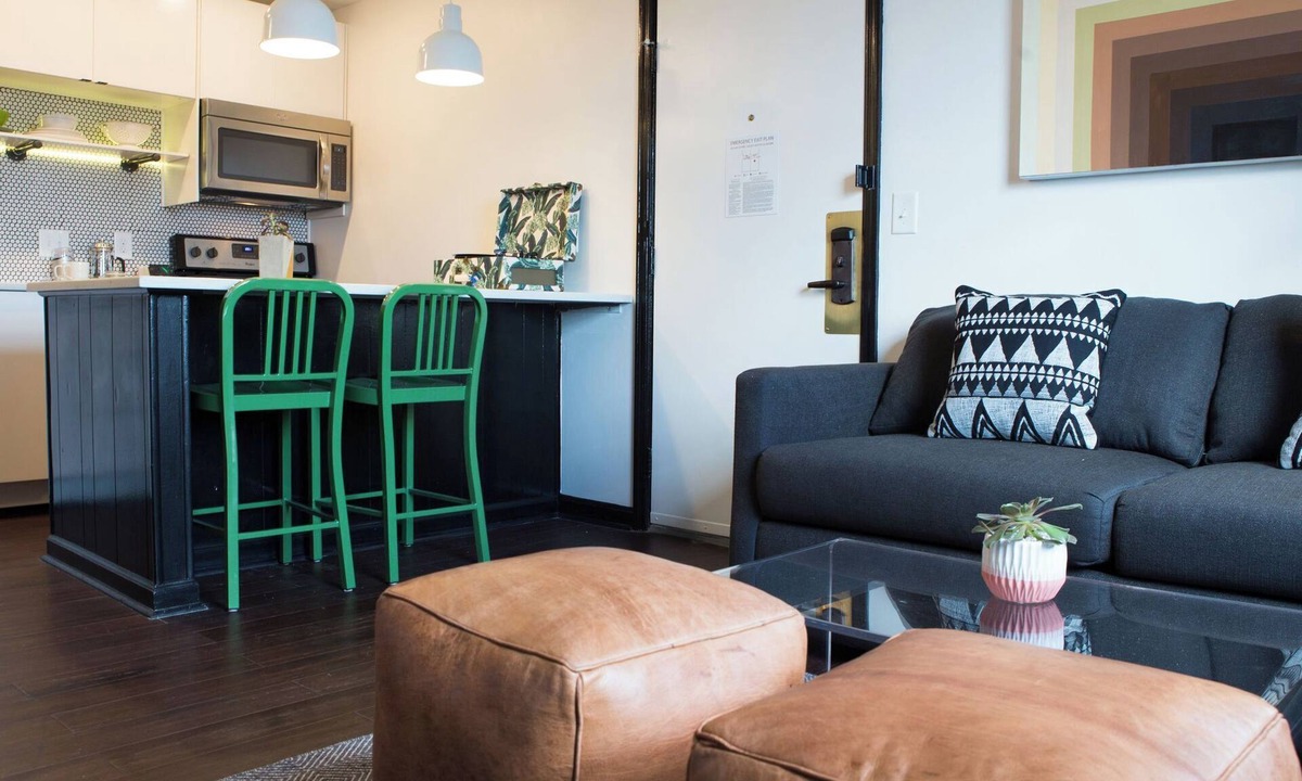 Sobro Cottage | Sleeps 8 Walkable Sobro Suites w/ Local Art & Vibes by Avantstay