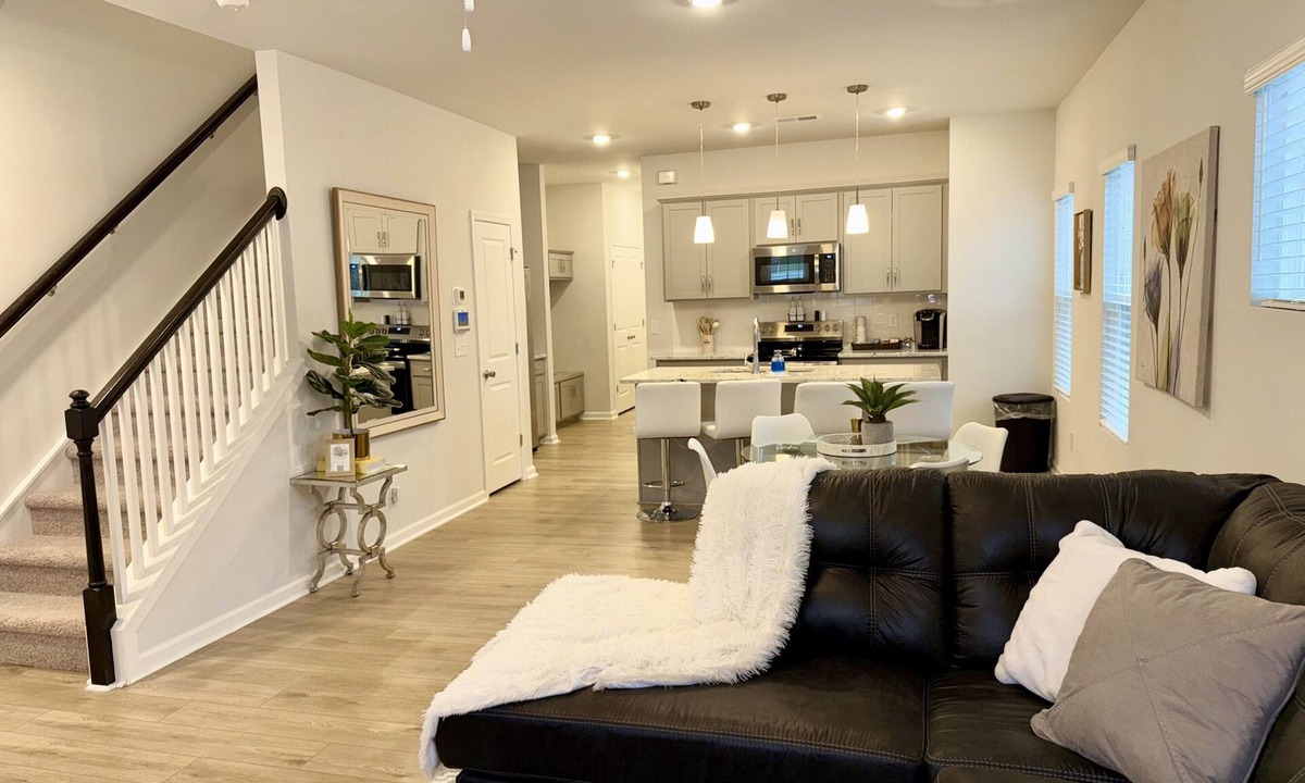 Toddville Road House | Sloan Garden House: Modern Townhome Near South End