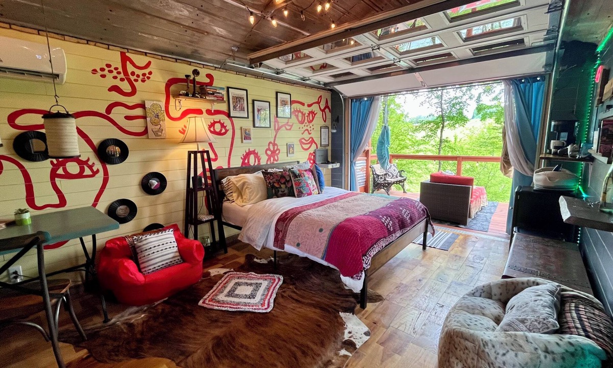 Sparta Villa | Snug In @Artist Cabin #Relax #reconnect #Love #river #petfriendly