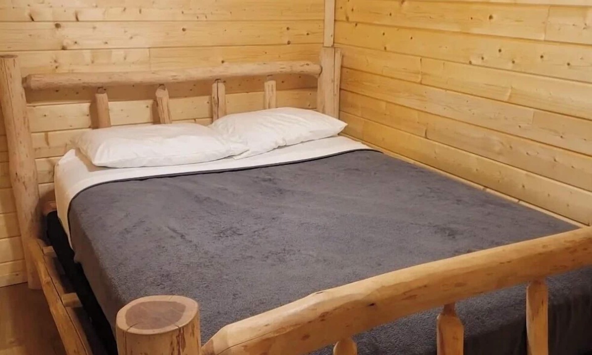 Bluewell Cabin | Soothing 1-bedroom cabin located at Gold & Blue cabins in Bluefield