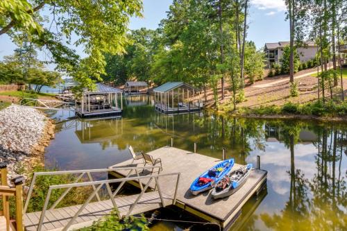 Seneca House | South Carolina Retreat w/Fireplace & Lake Access!