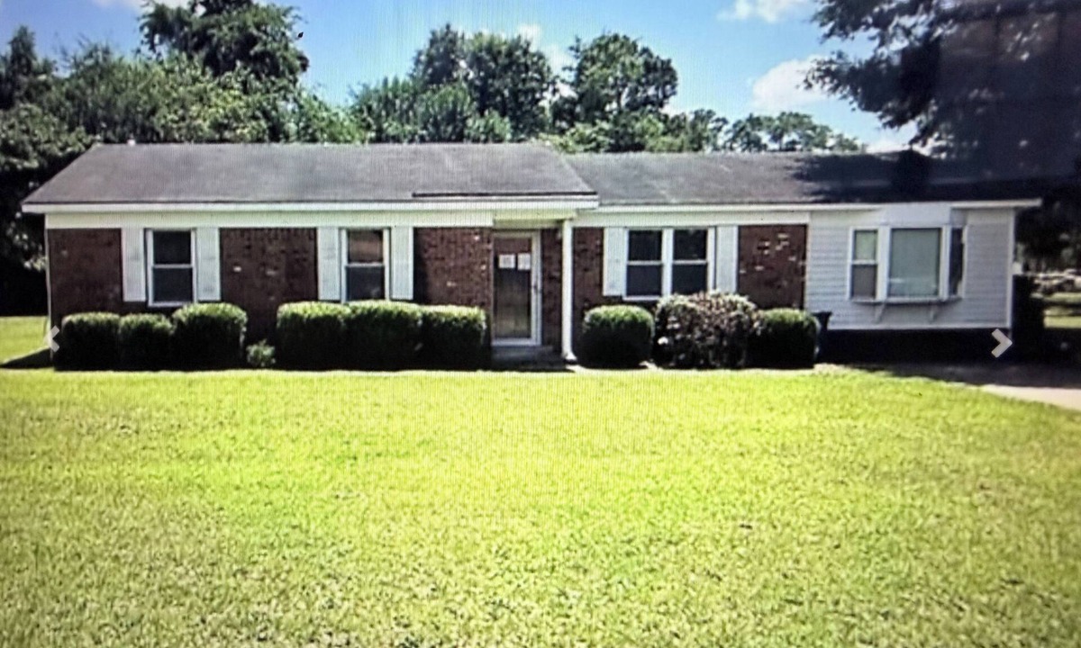 Fayetteville House | Spacious 5-bedroom house in awesome school district with WiFi