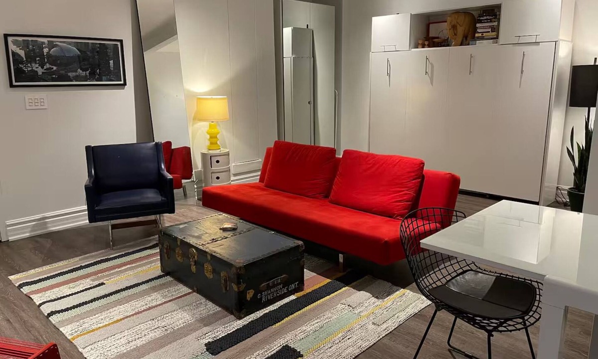 Cabbagetown South Apartment | Spacious and Modern Garden Suite Studio - Cabbagetown