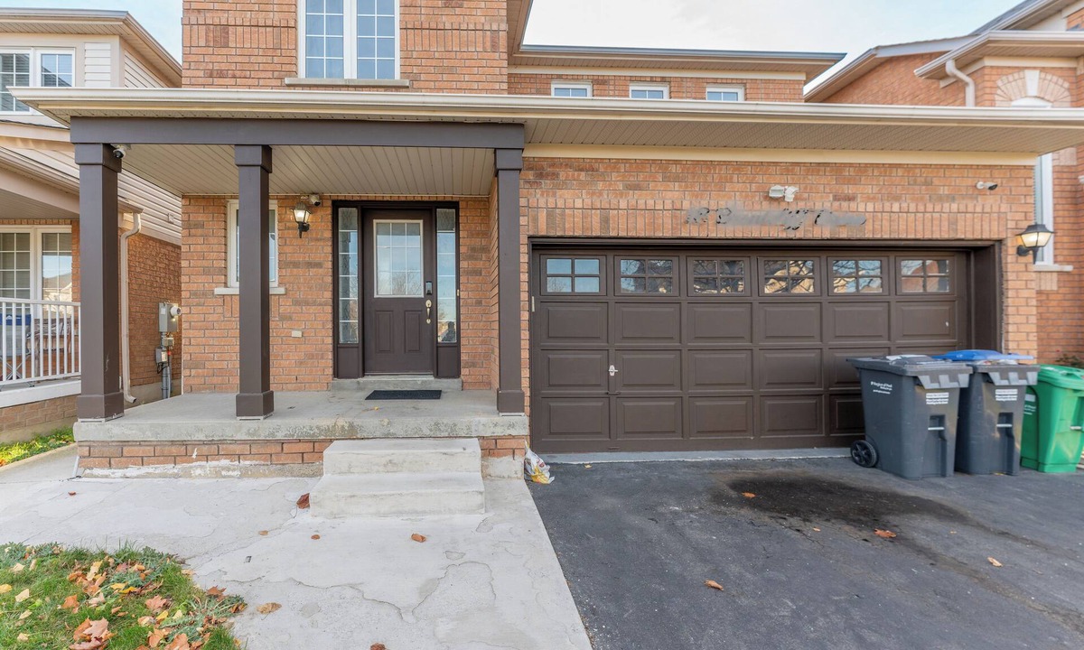 Mount Pleasant House | Spacious & Cozy 3BR,2.5WR Family Retreat in Brampton