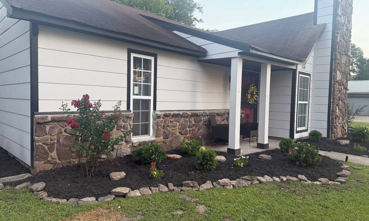 West Memphis House | Spacious Luxury Retreat Near Memphis King Beds Movie Room Fast WiFi Free Parking