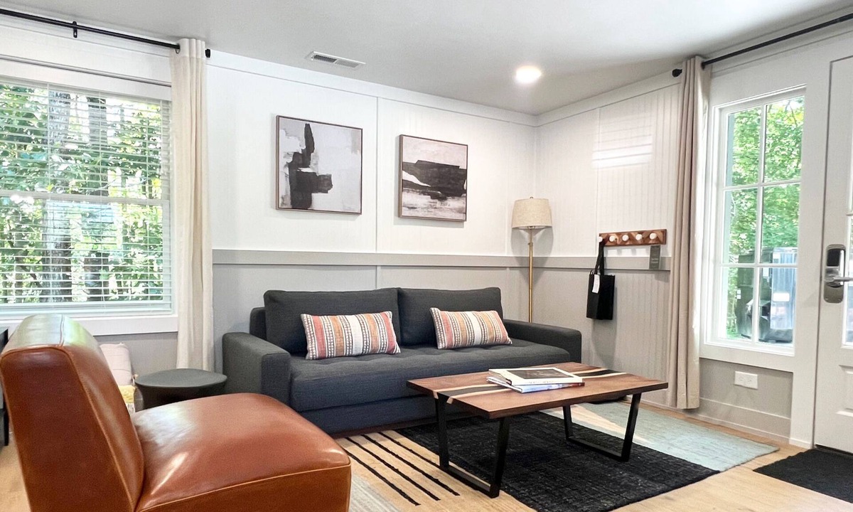 Cashiers Hotel | Spacious & Private King Suite in Cashiers Center