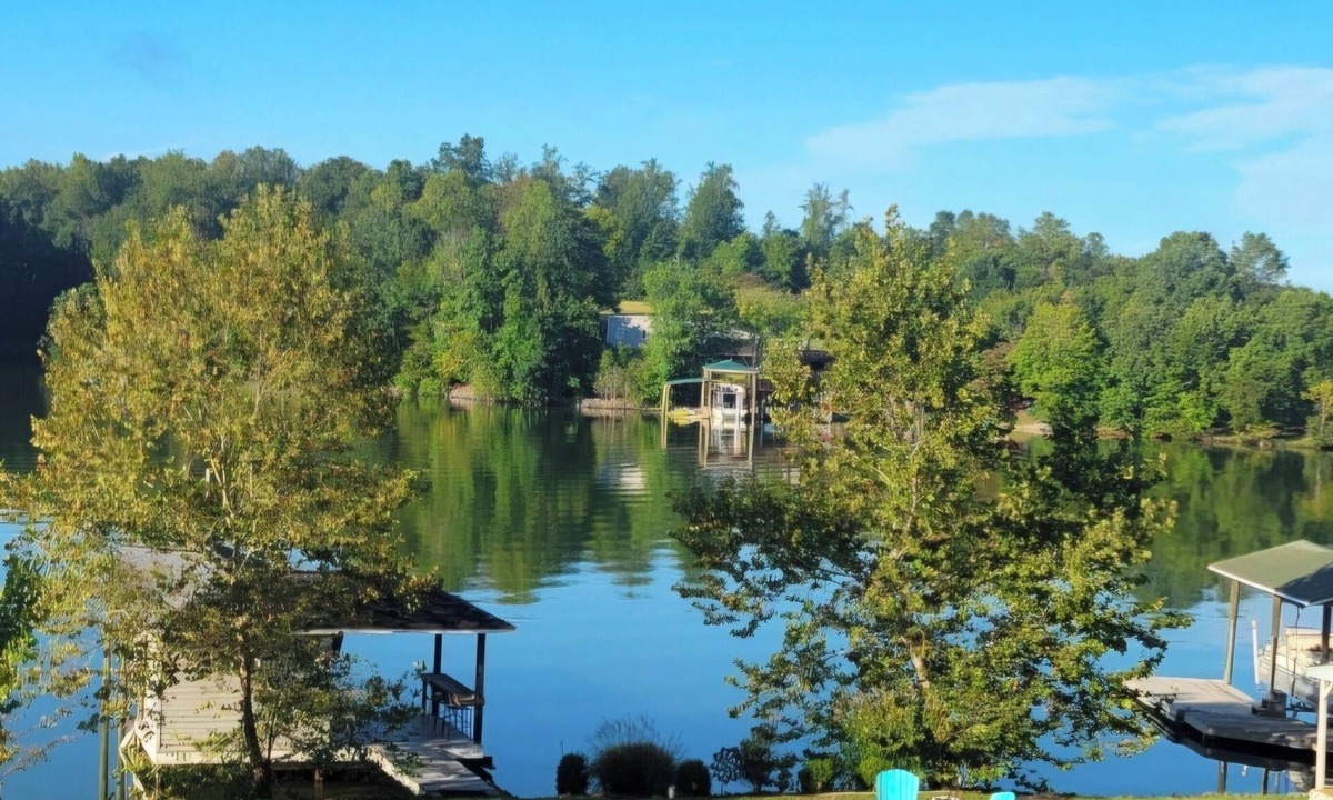 Union Hall House | Spectacular lake views, steps to lake, firepit memories, hot tub & deck