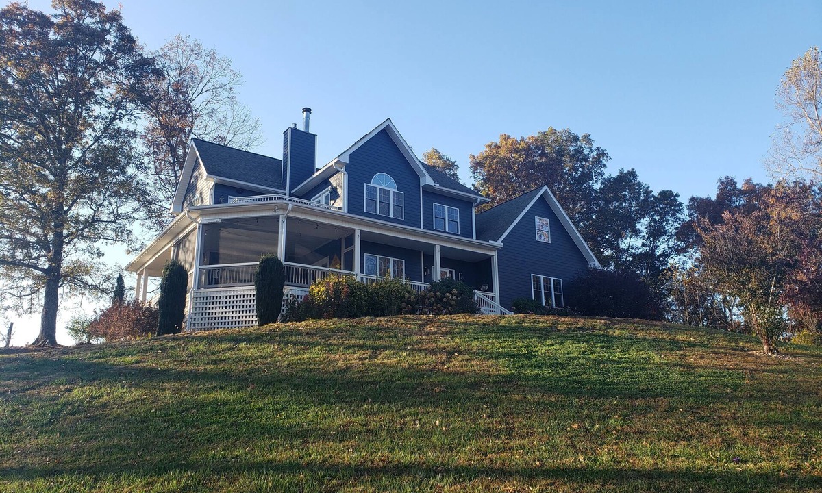 Franklin House | Spectacular long range views! 5 minutes from Franklin. Private w/paved driveway.