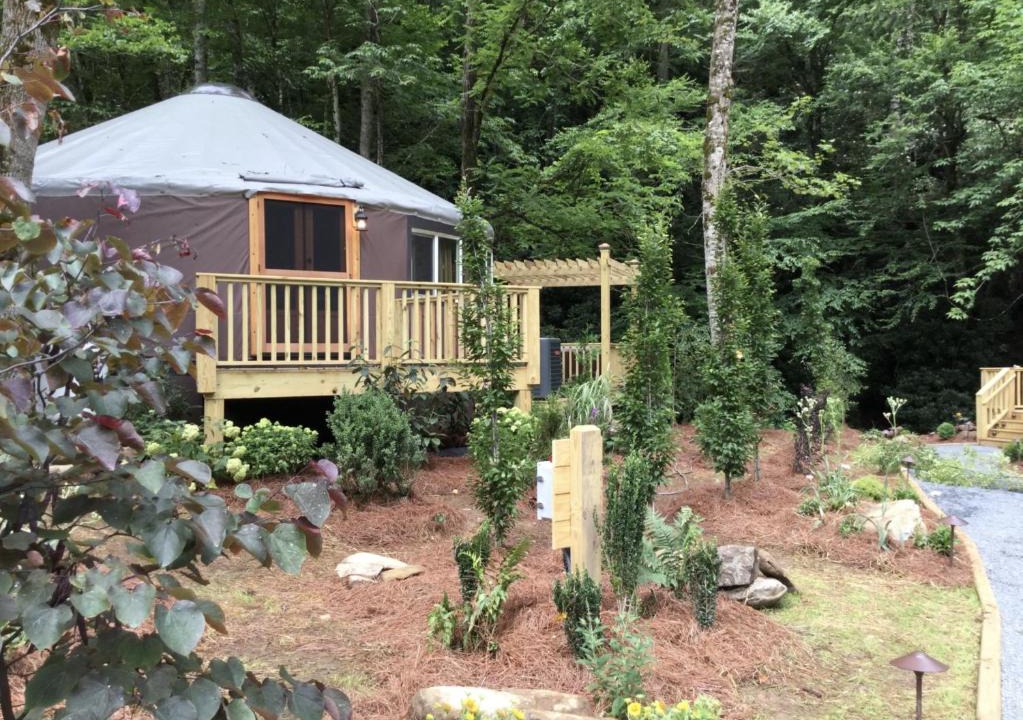 Topton Villa | Spring Ridge Luxury Yurt - Creekside Glamping with Private Hot Tub