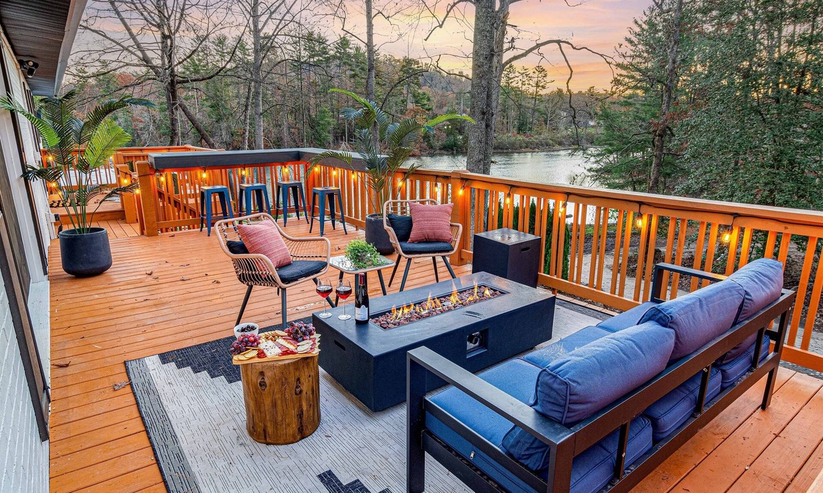 Skyland House | Stunning 5BR w/Hot Tub, Sauna, Firepit & Theater | 20 Mins to Asheville|*New*