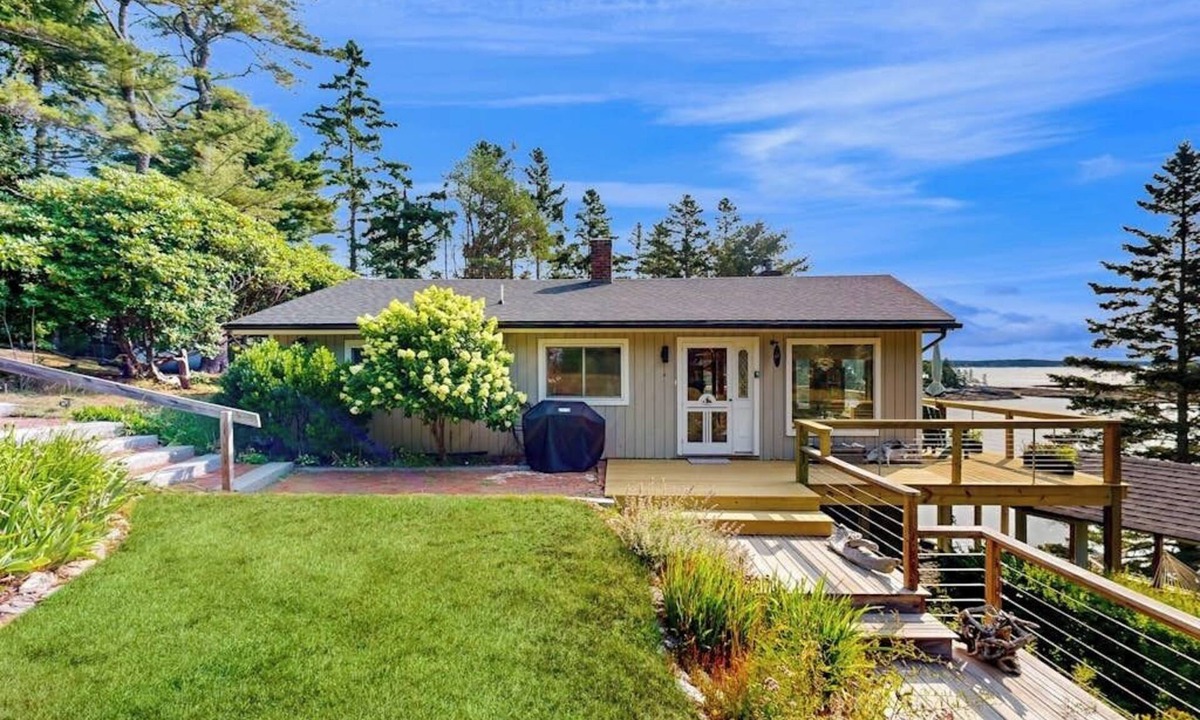 Georgetown House | Stunning artist's retreat with ocean view & amazing deck, near Reid State Park
