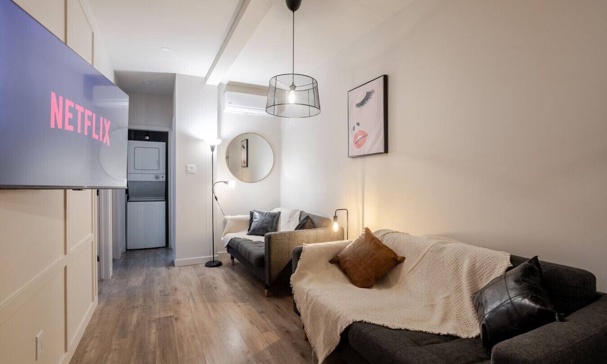 Plateau Mont Royal Apartment | Stylish 3BR/2BA in the Plateau
