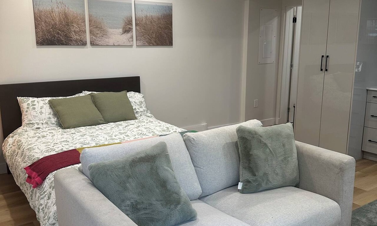 Burnaby House | Stylish Guest Suite Near Brentwood & PNE