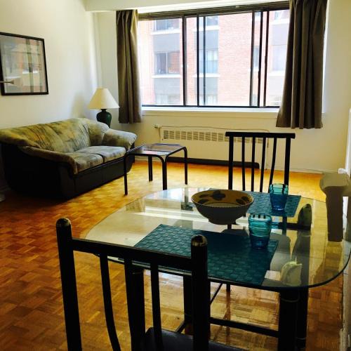 Downtown Montreal Apartment | Stylish Montreal Apartment Comfortable Stay in the Golden Square Mile