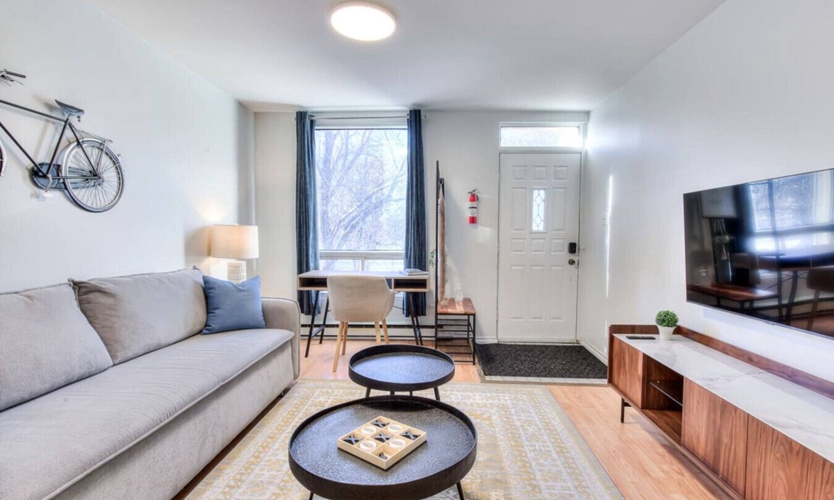 De Lorimier Apartment | Stylish Plateau 1BR near Parc La Fontaine