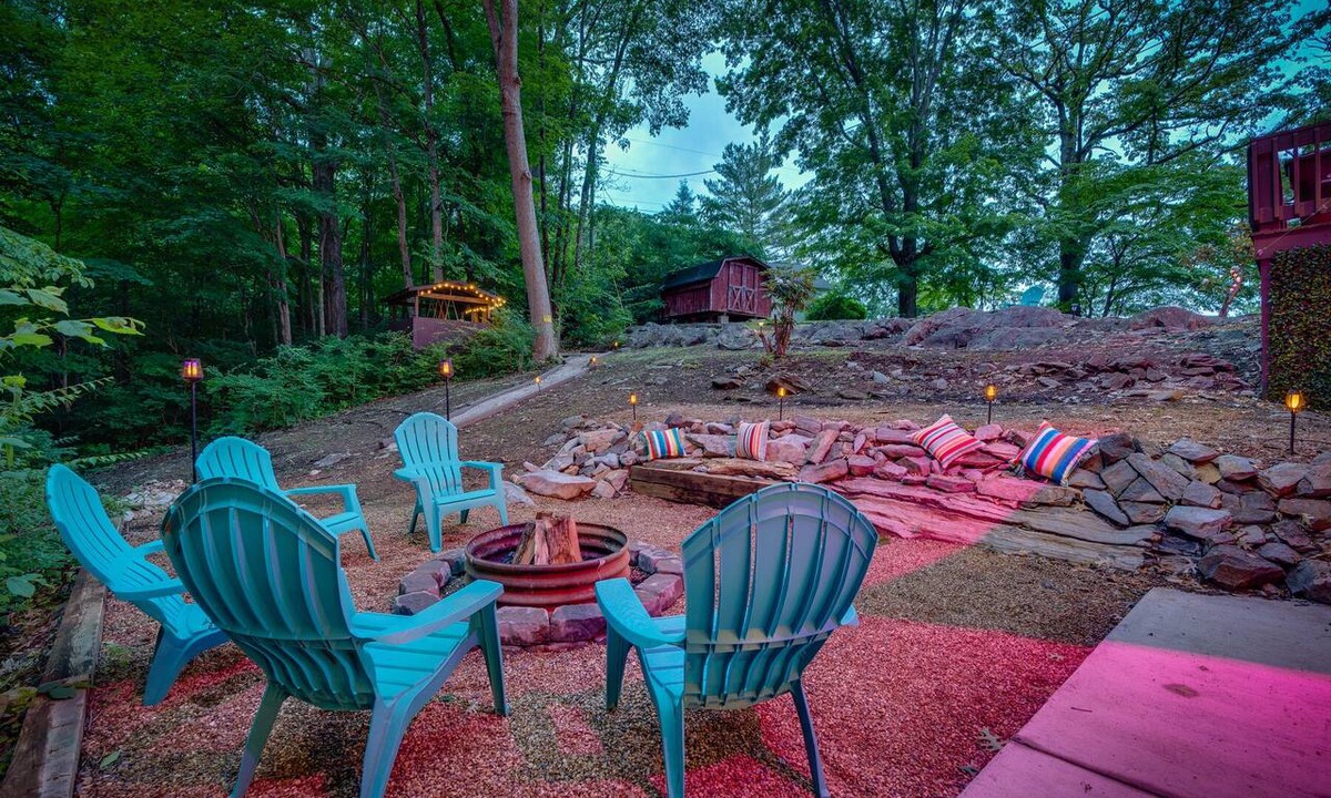 Johnson City House | Summer nights by the FirePit, downtown, king, queen, ETSU, Milligan, Gameroom