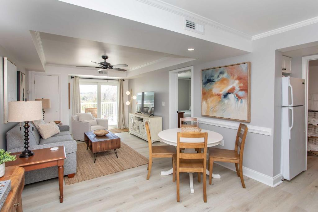 North Litchfield Beach House | Summerhouse Villas Condo: Private Resort Beach!