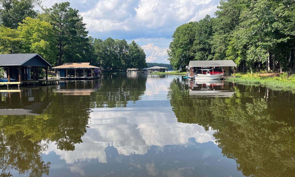 Pasture Gate House | Sun's Out - Fun's Out Lodge BOAT RAMP and Beach Area Lake Gaston - Macon, NC