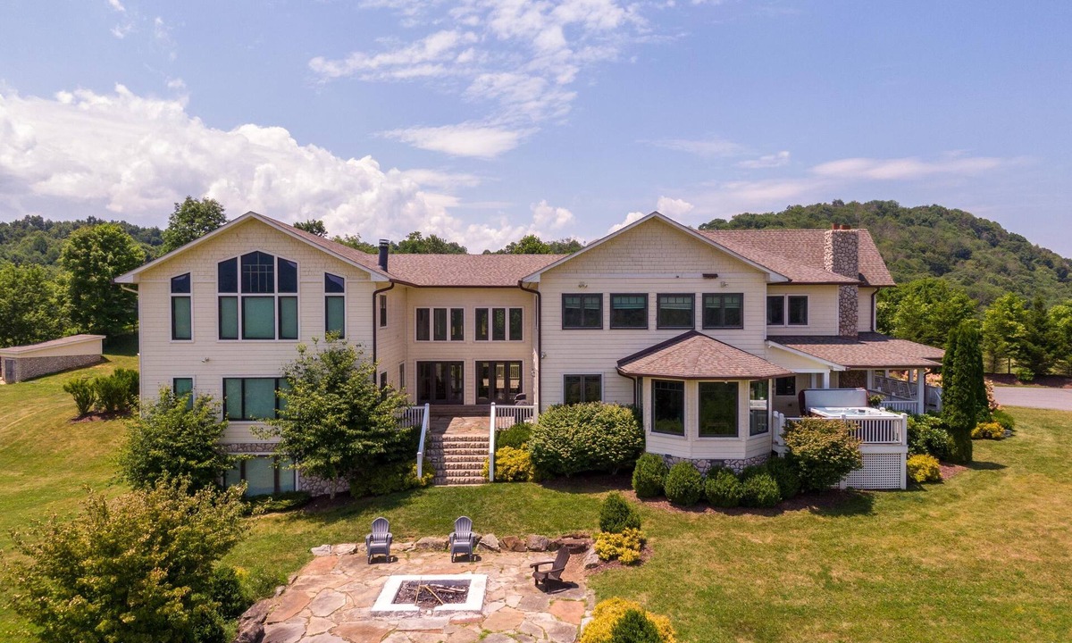 Boone House | Sunnyside Farm - large home with stunning views, hot tub, game room