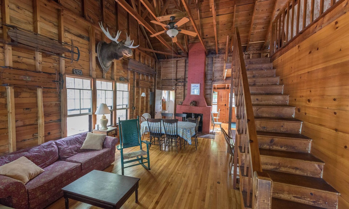 Hanover Cottage | “Sunset Lodge” a traditional Maine lakefront lodge with Guest House