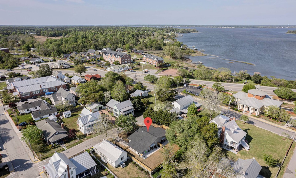 Swansboro House | Swansboro. Gateway to Emerald Isle Pet-Friendly Family Compound