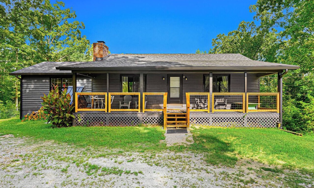 Dewy Rose House | The Bark Bungalow of North East Georgia