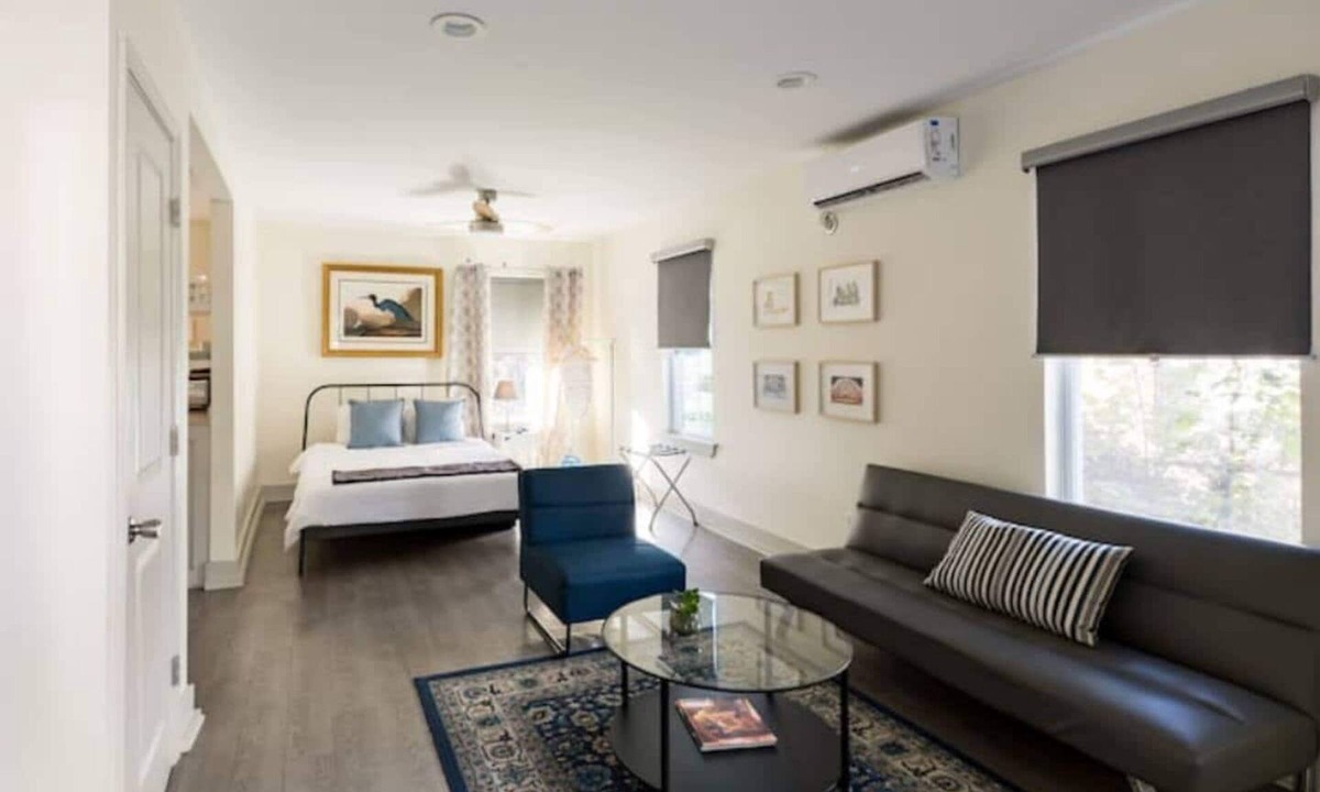East Memphis Apartment | The Blue Heron-elegant Urban Studio in City Center