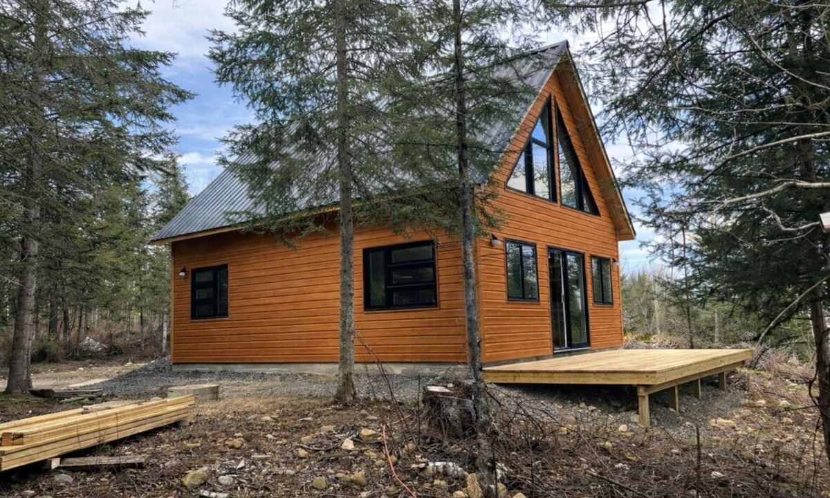 Kiamika Ski Chalet | The cabin in the bay