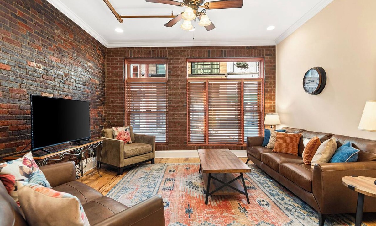 Downtown Nashville Condo | The Dolly Parton-Printer's Alley- 2 Blocks to Broadway